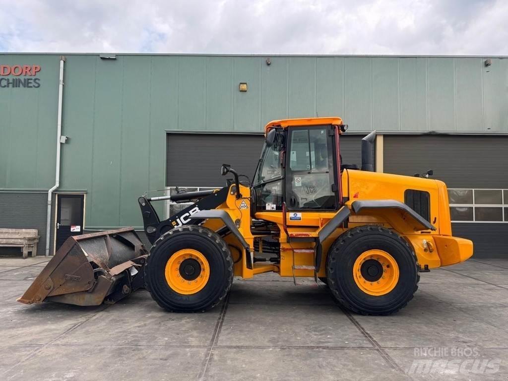 JCB 427 ZX Pale gommate