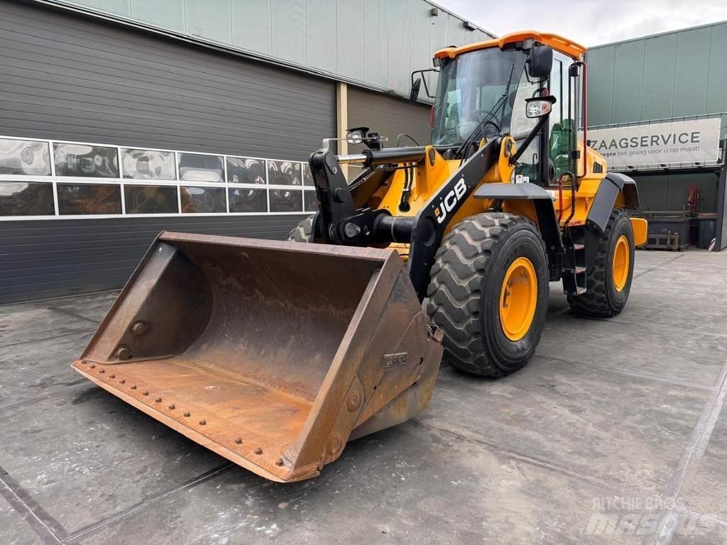 JCB 427 ZX Pale gommate