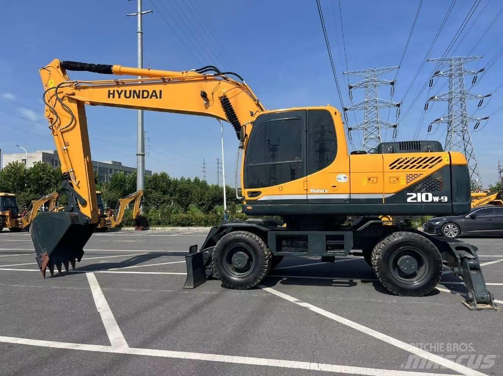 Hyundai 210W-9 Escavatori gommati