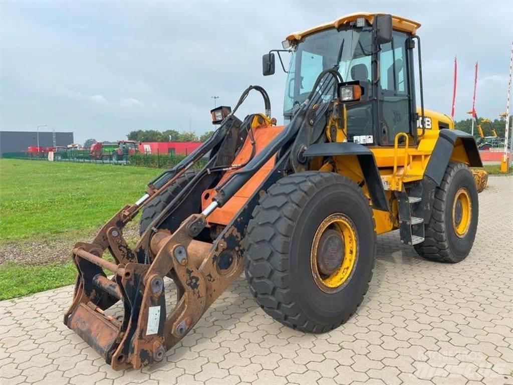 JCB 426E AGRI HT Pale gommate
