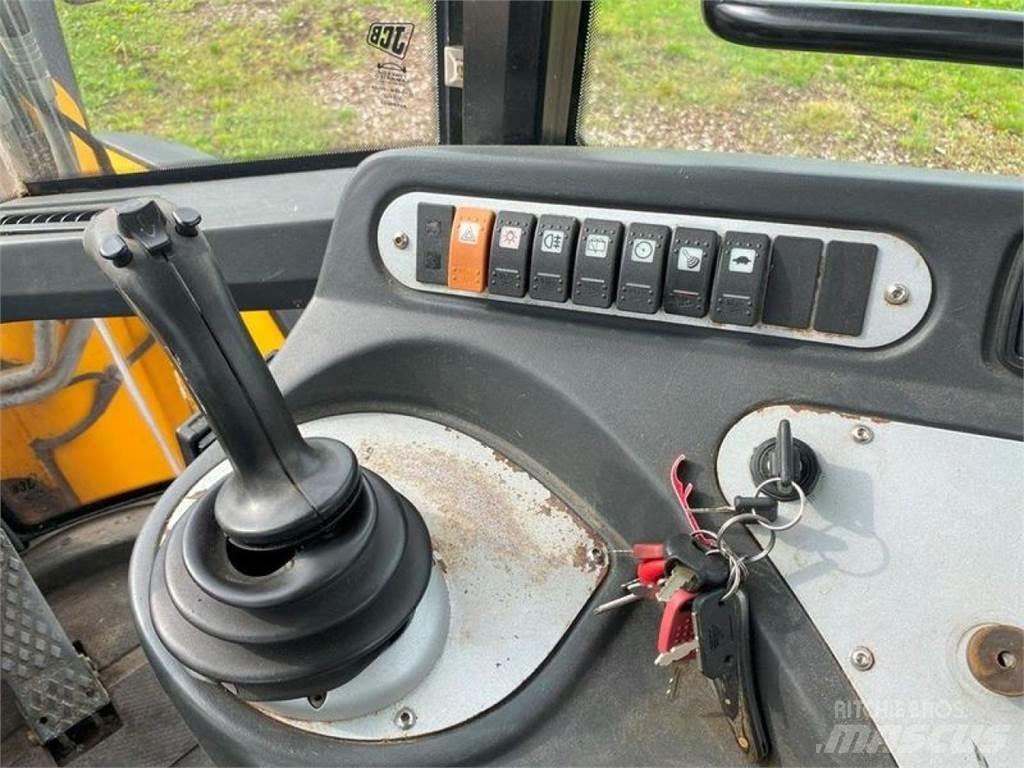 JCB 426E AGRI HT Pale gommate