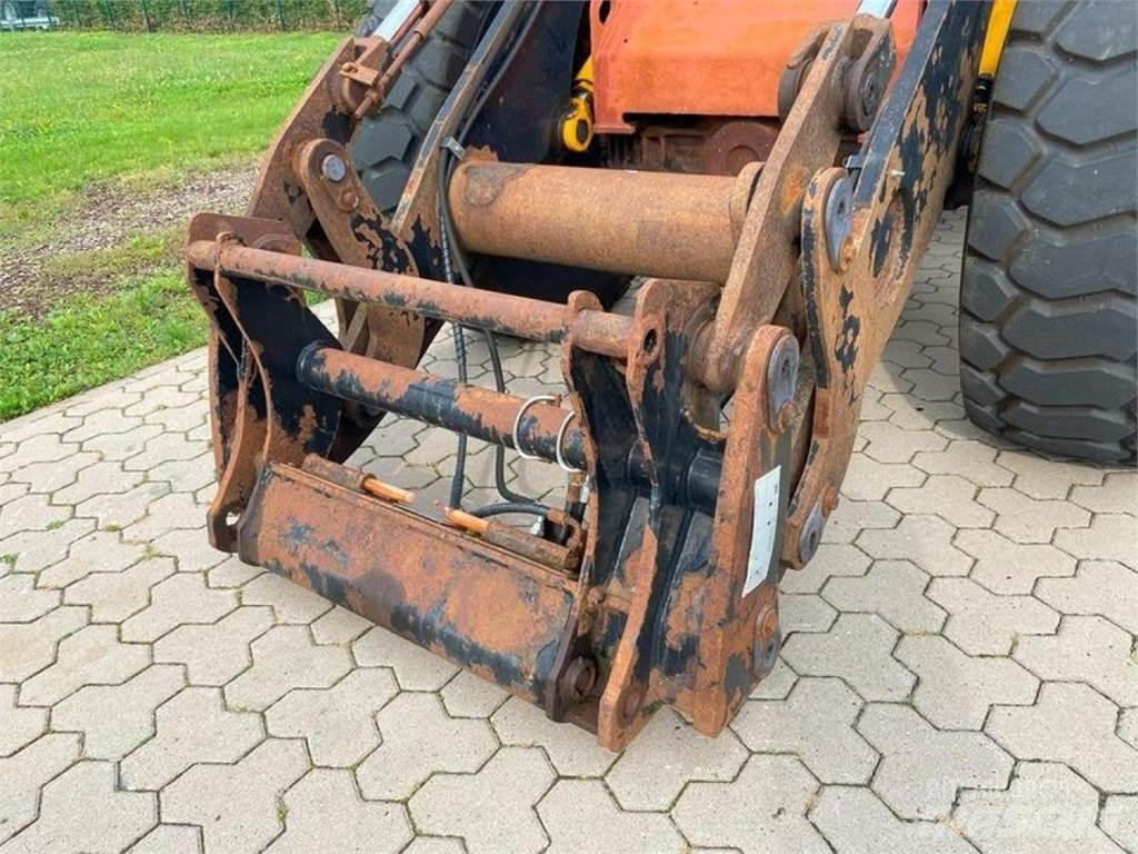 JCB 426E AGRI HT Pale gommate
