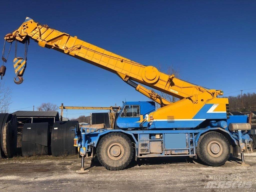 Kobelco RK 450 Gru per terreni difficili