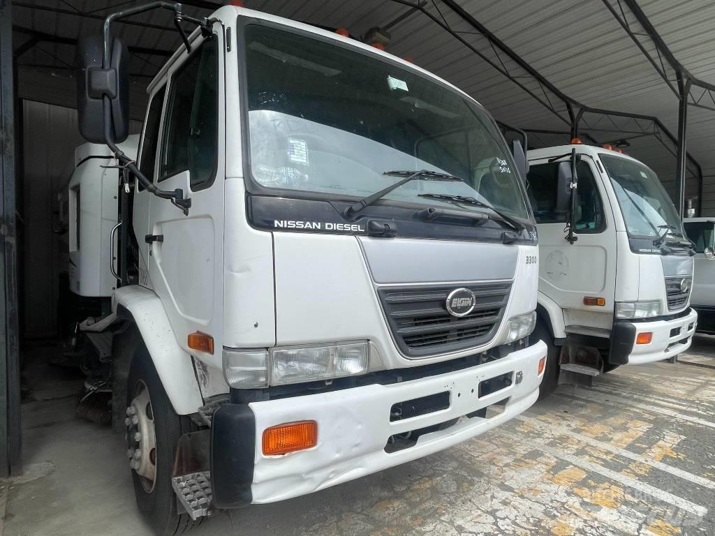 UD 3300 Autocarro spazzatrice