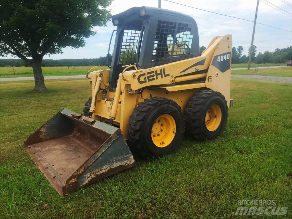 Gehl 4840 E Mini Pale Gommate