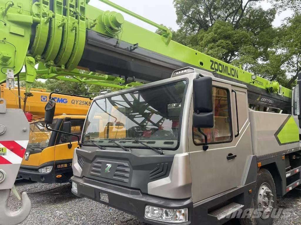 Zoomlion 25 Ton Gru per tutti i terreni