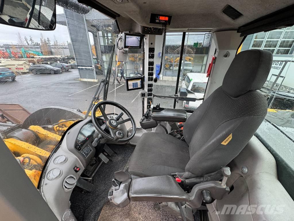 Volvo L 250 H Pale gommate