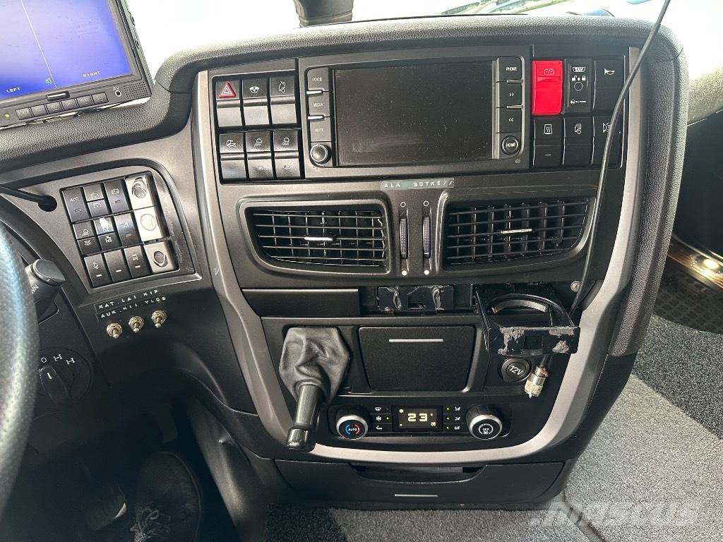 Iveco Stralis 8x4*4 Camion con gancio di sollevamento