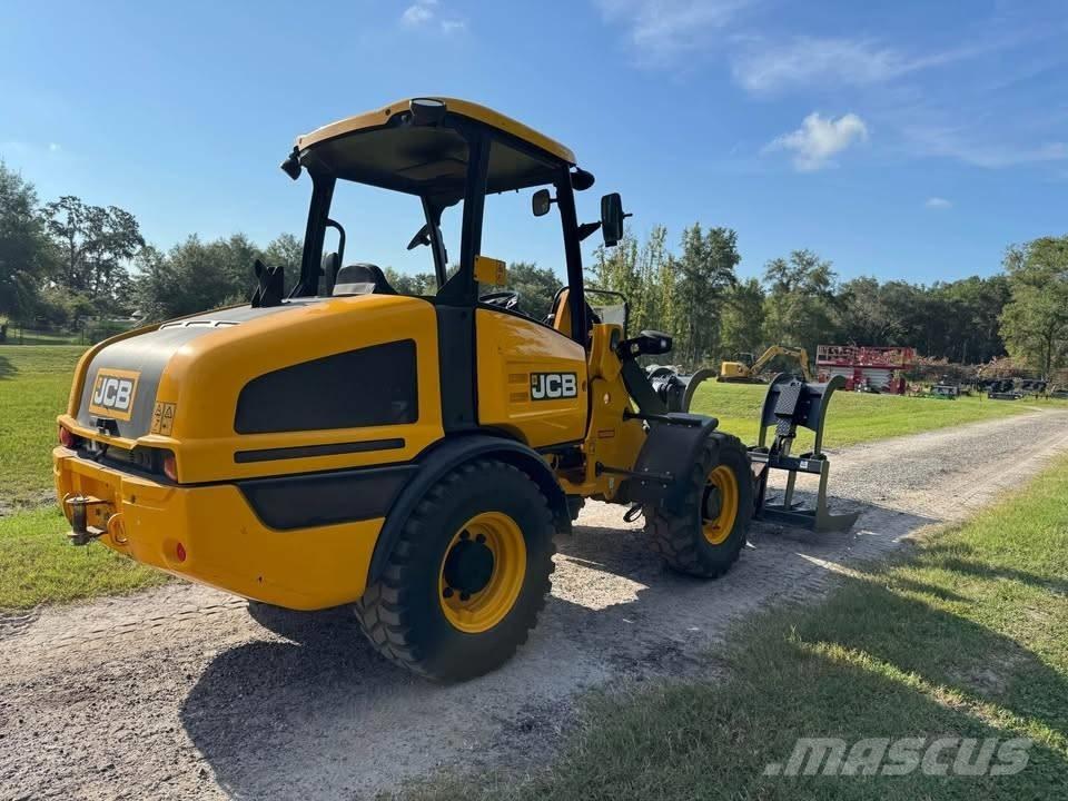 JCB 407 Pale gommate