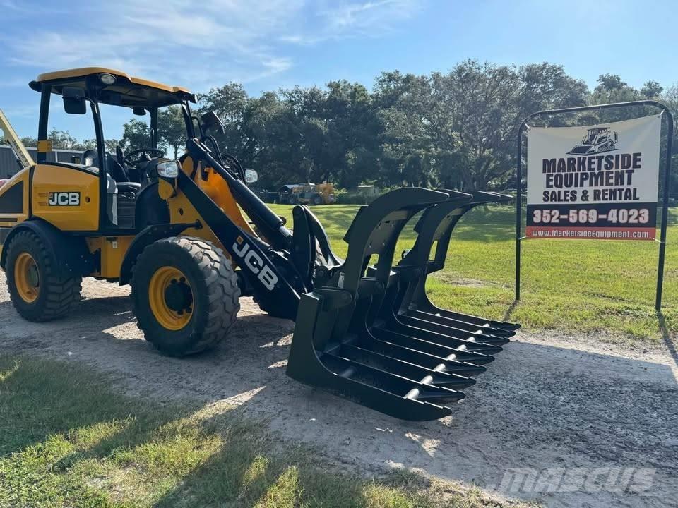 JCB 407 Pale gommate
