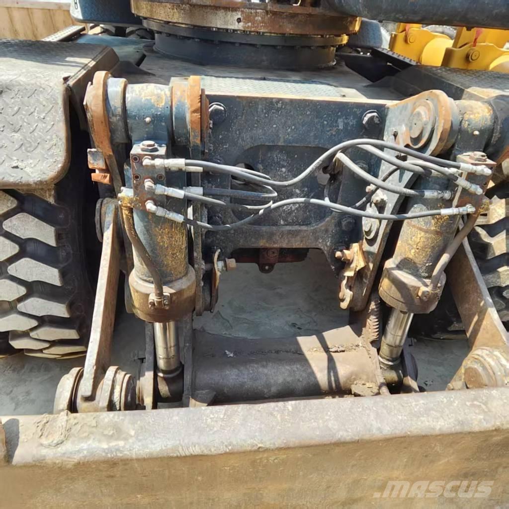 Hyundai R210W-9 Escavatori gommati