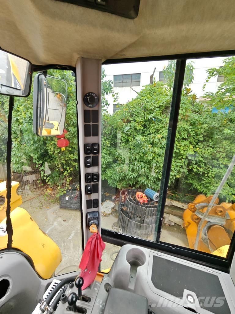 Volvo L 120 Pale gommate