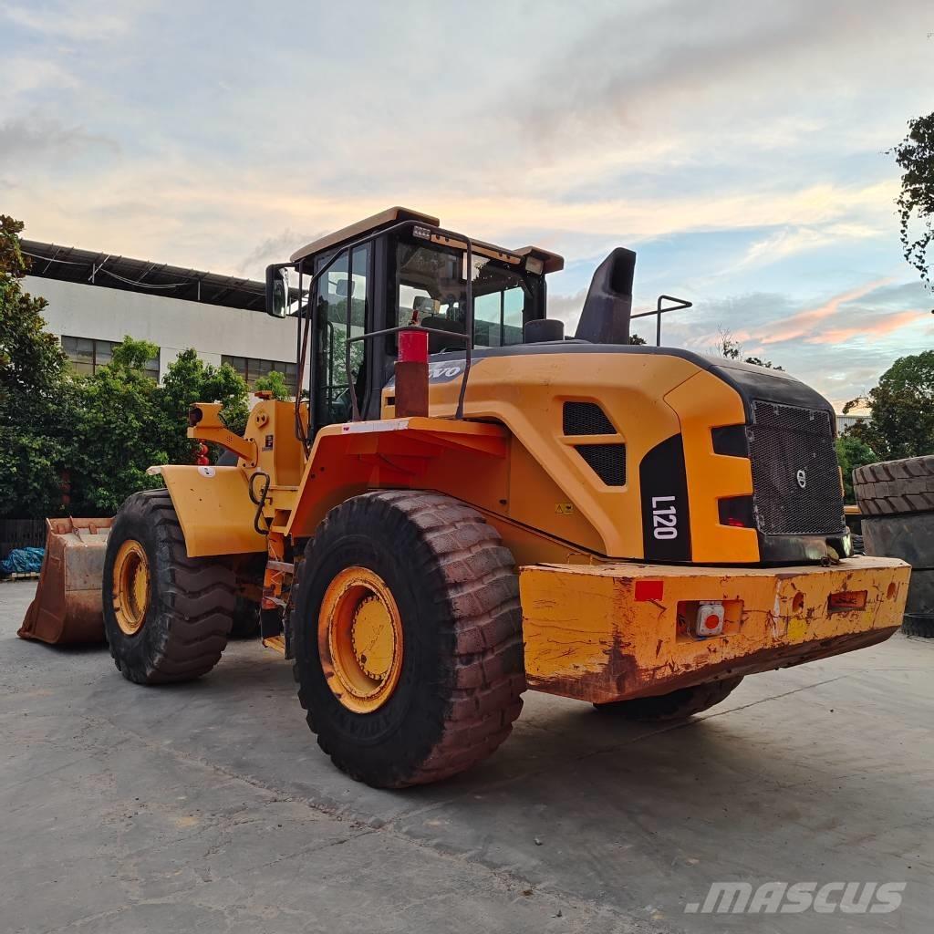 Volvo L 120 Pale gommate