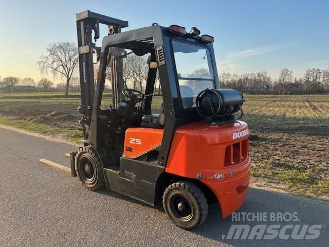 Doosan G 25 G Carrelli elevatori GPL