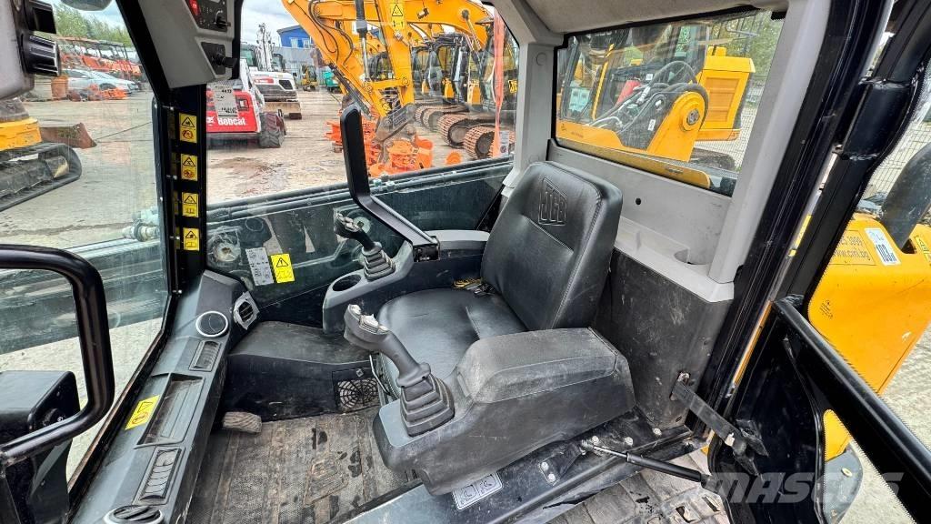 JCB 3 TS-8T Mini Pale Gommate