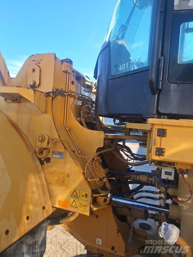 CAT 966 MXE Pale gommate