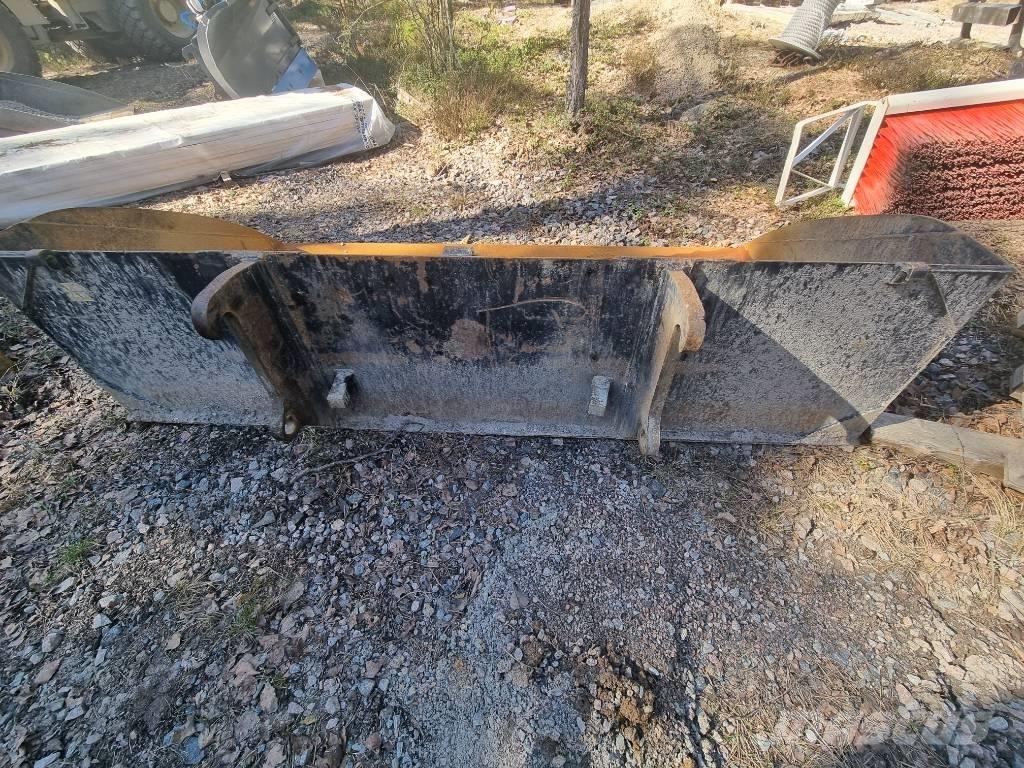 CAT 908M -2015 Pale gommate