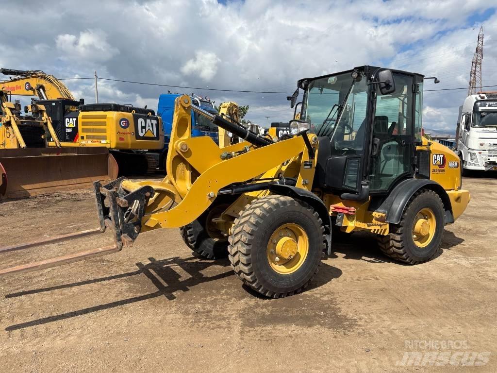 CAT 906 M Pale gommate