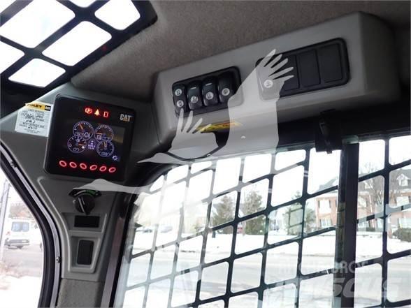 CAT 262D Mini Pale Gommate