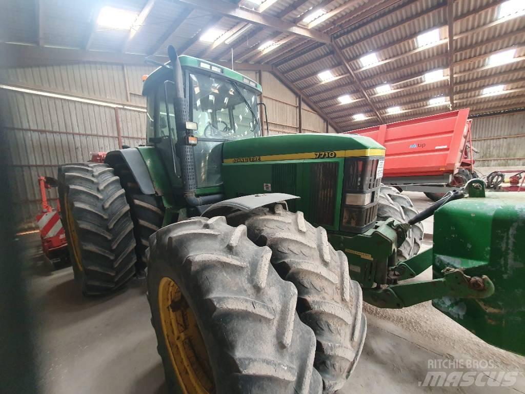 John Deere 7710 Trattori