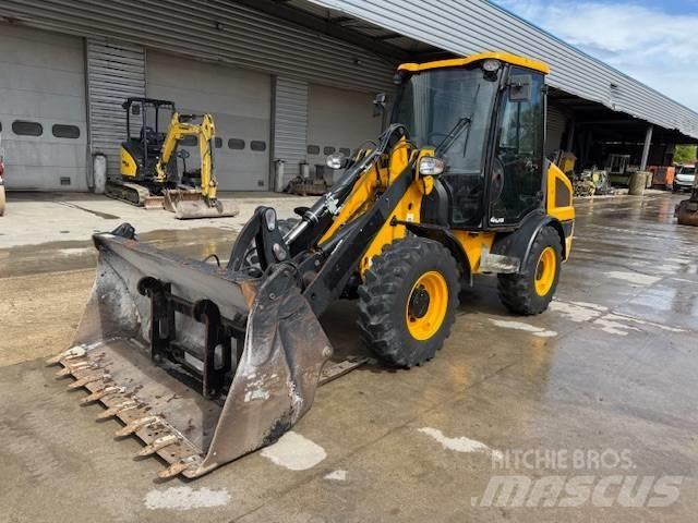 JCB 406 Pale gommate