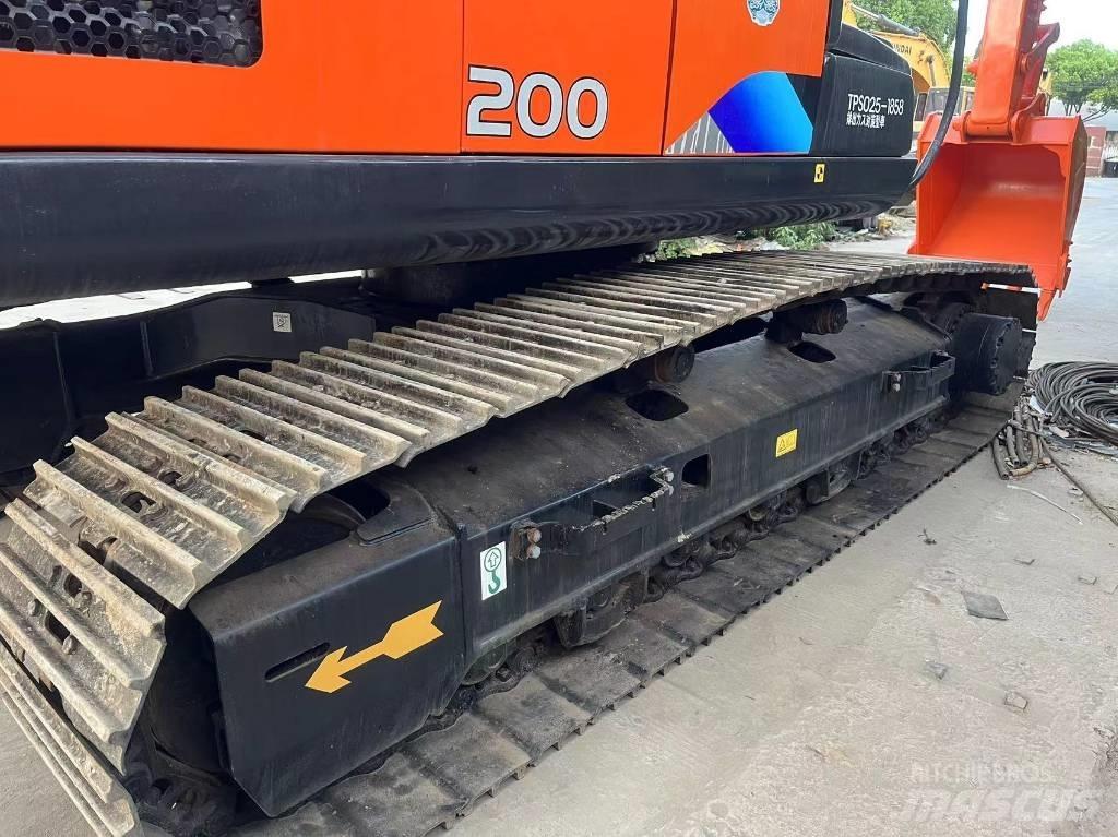 Hitachi ZX 200 Escavatori cingolati