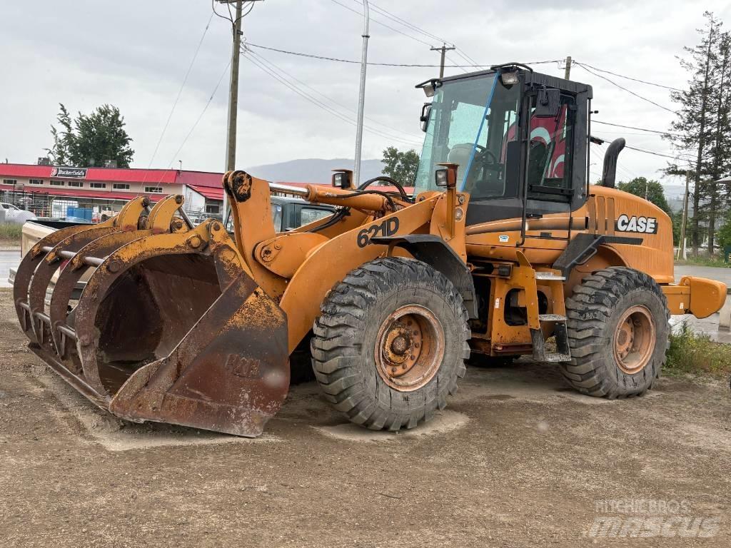 CASE 621 D Pale gommate