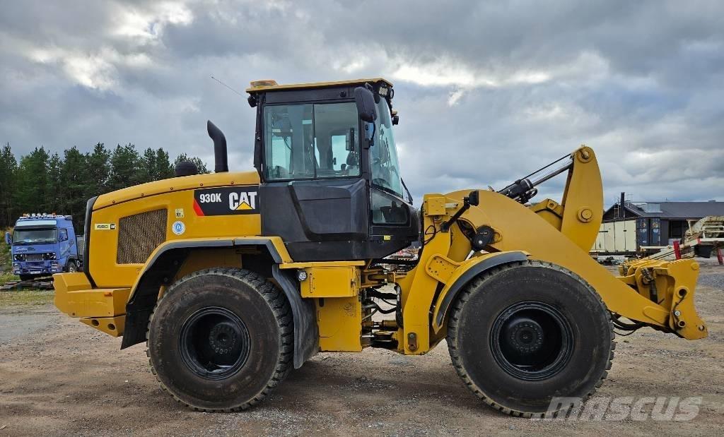 CAT 930 K Pale gommate