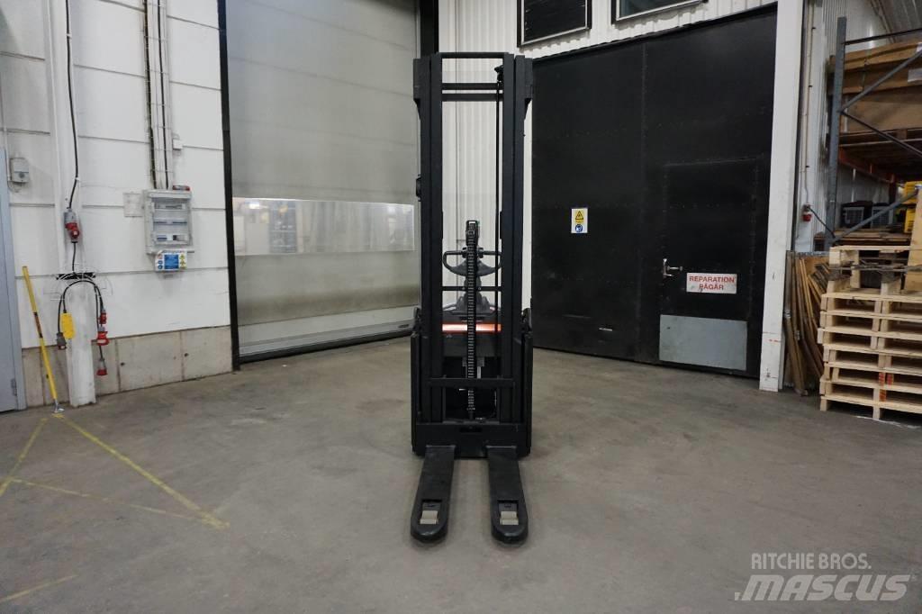 Toyota SPE160L Transpallet uomo a terra