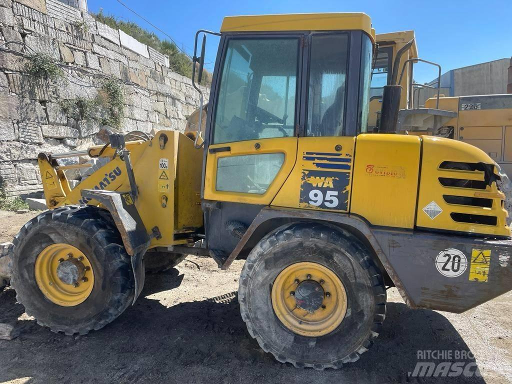 Komatsu WA95-3 Pale gommate