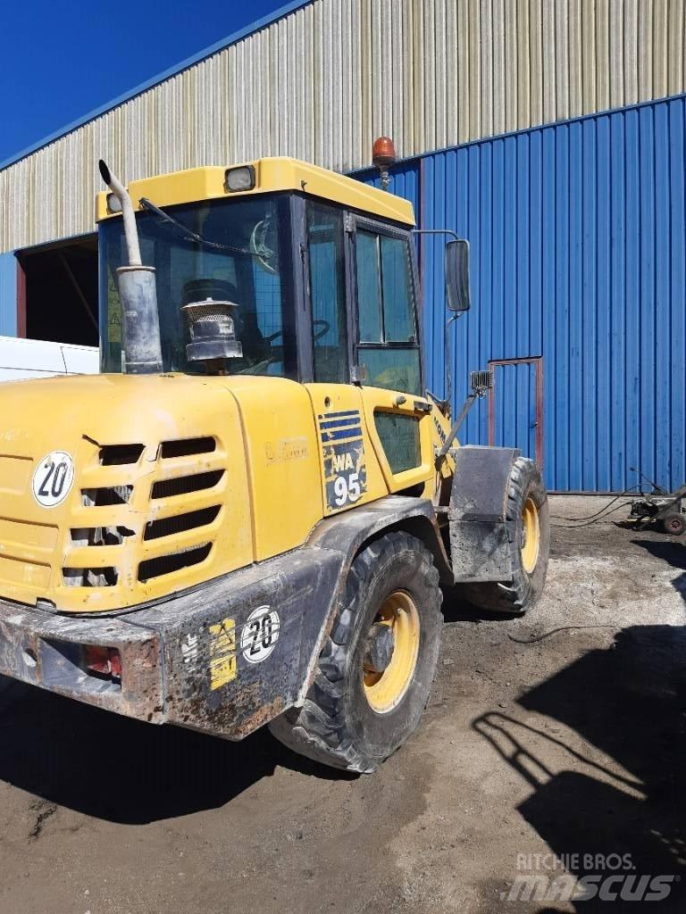 Komatsu WA95-3 Pale gommate