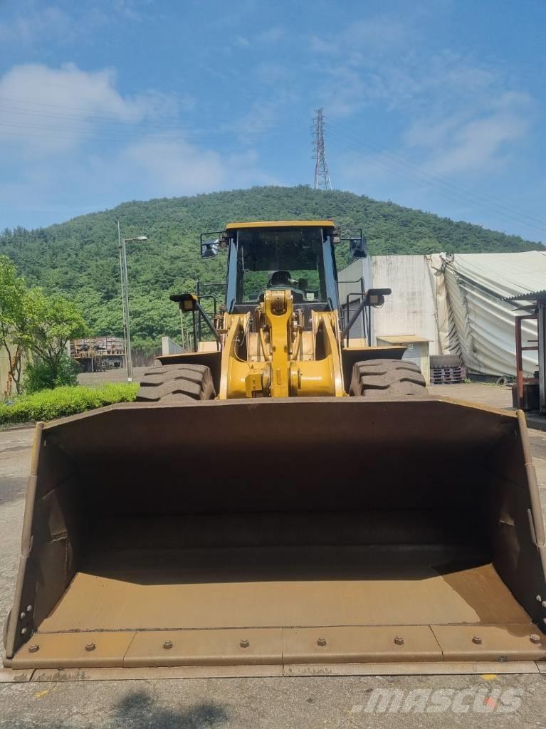 CAT 966 H Pale gommate