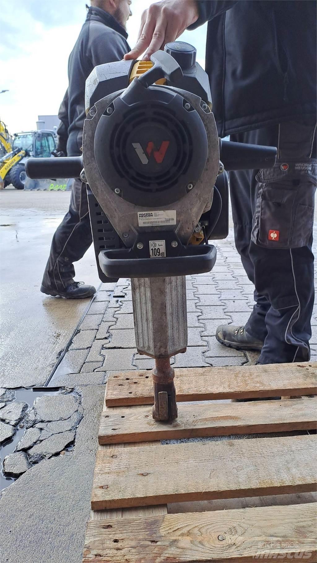 Wacker Neuson BH55 Vibrocostipatore verticale