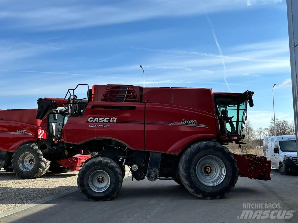 Case IH 8250 Mietitrebbiatrici
