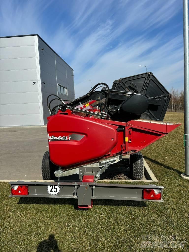 Case IH 8250 Mietitrebbiatrici