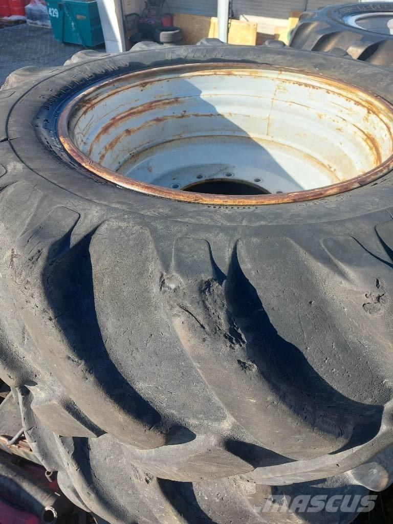 Komatsu 901 Pneumatici, ruote e cerchioni