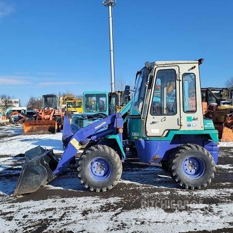 Komatsu WA30-5E0 Pale gommate