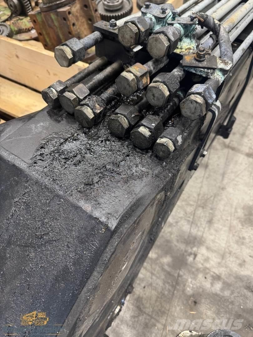 Komatsu 130F Gru per esbosco