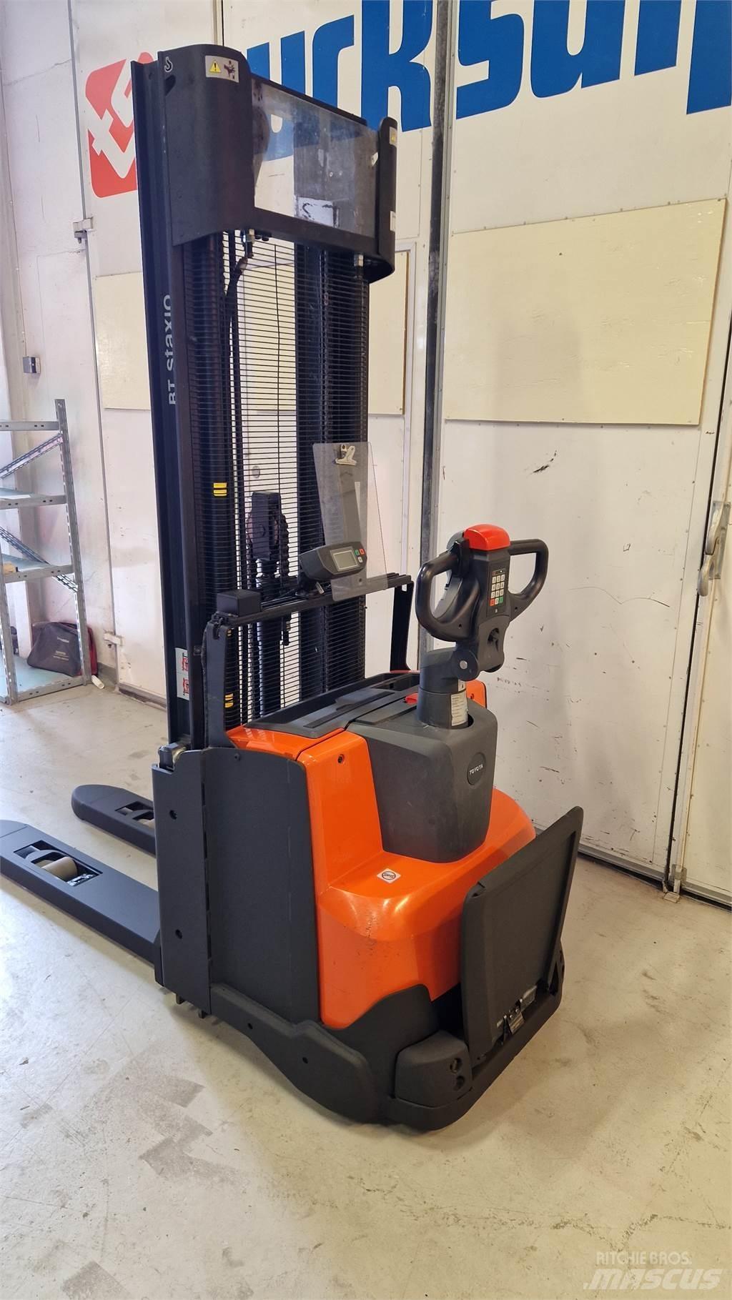 Toyota SWE140L Transpallet uomo a terra