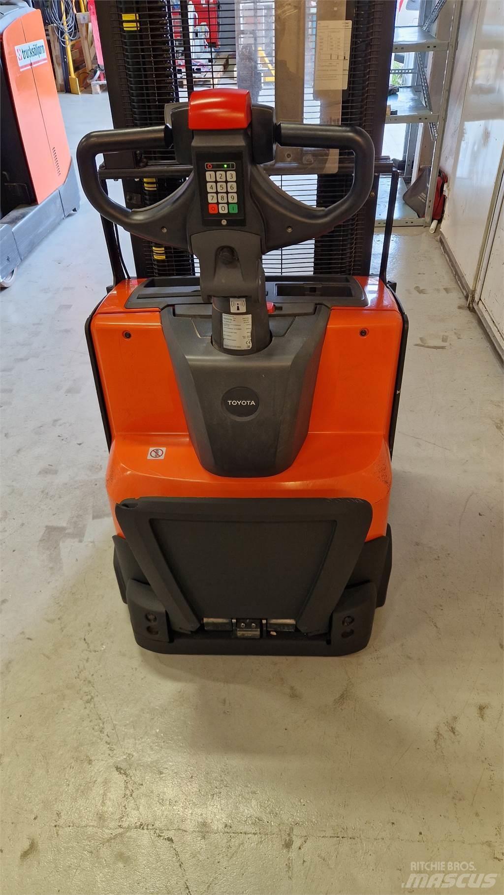 Toyota SWE140L Transpallet uomo a terra