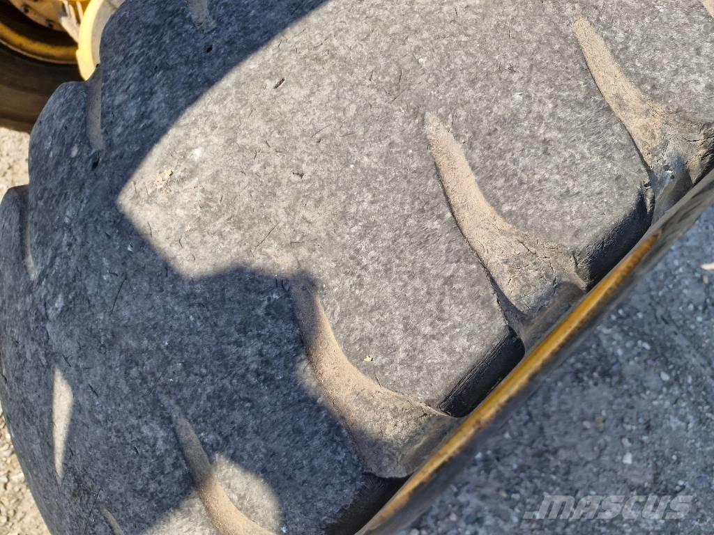 Volvo L 70 E Pale gommate