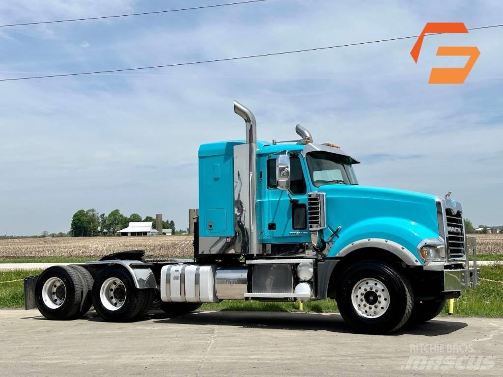 Mack Titan TD 713 Camion altro