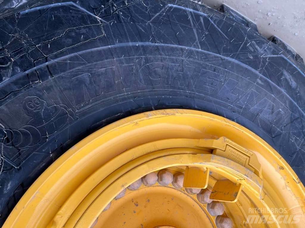 Volvo L250G Pale gommate