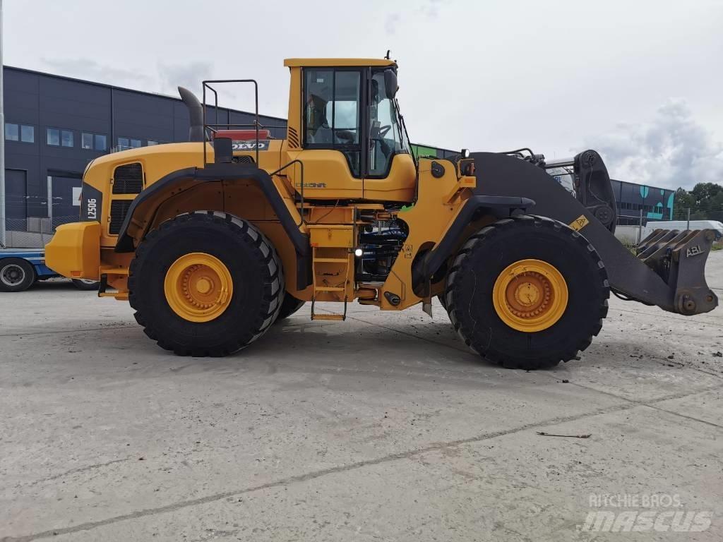 Volvo L250G Pale gommate