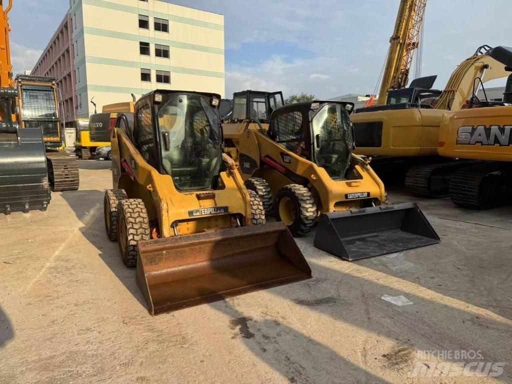 CAT 246 C Mini Pale Gommate