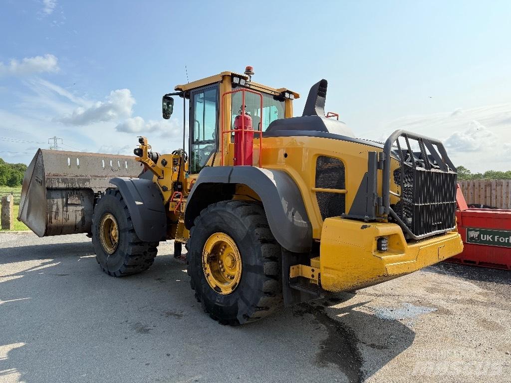 Volvo L 120 H Pale gommate