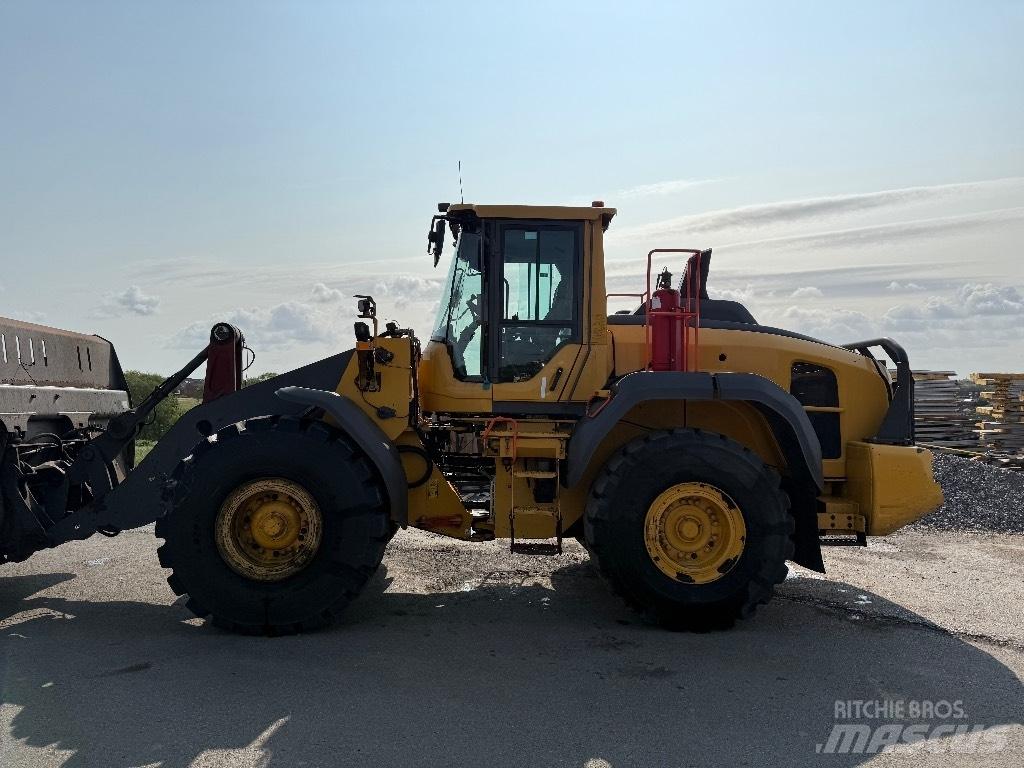 Volvo L 120 H Pale gommate