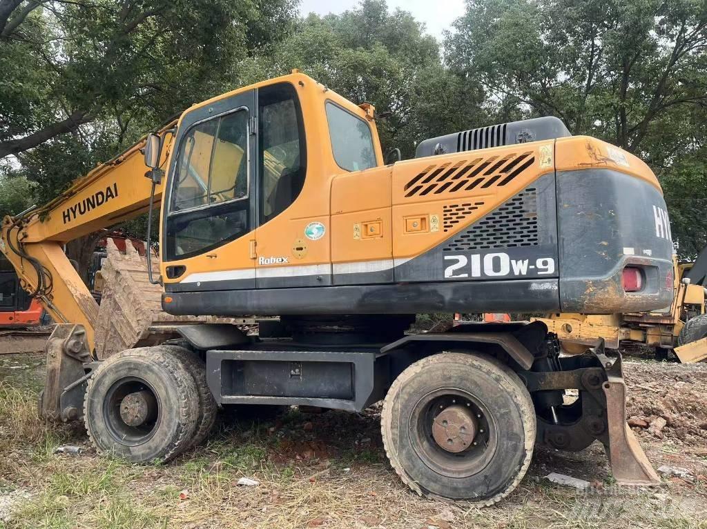 Hyundai R210W-9 Escavatori gommati