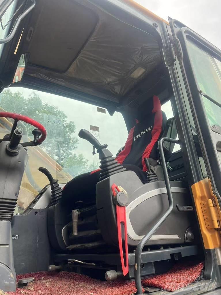 Hyundai R210W-9 Escavatori gommati