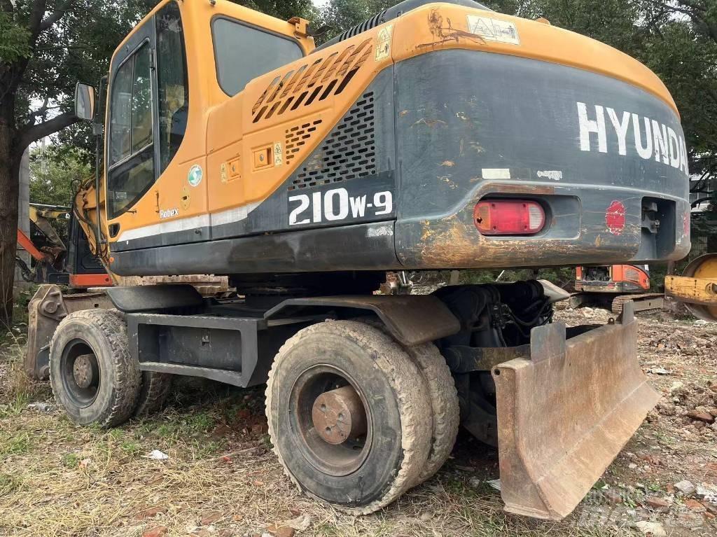 Hyundai R210W-9 Escavatori gommati